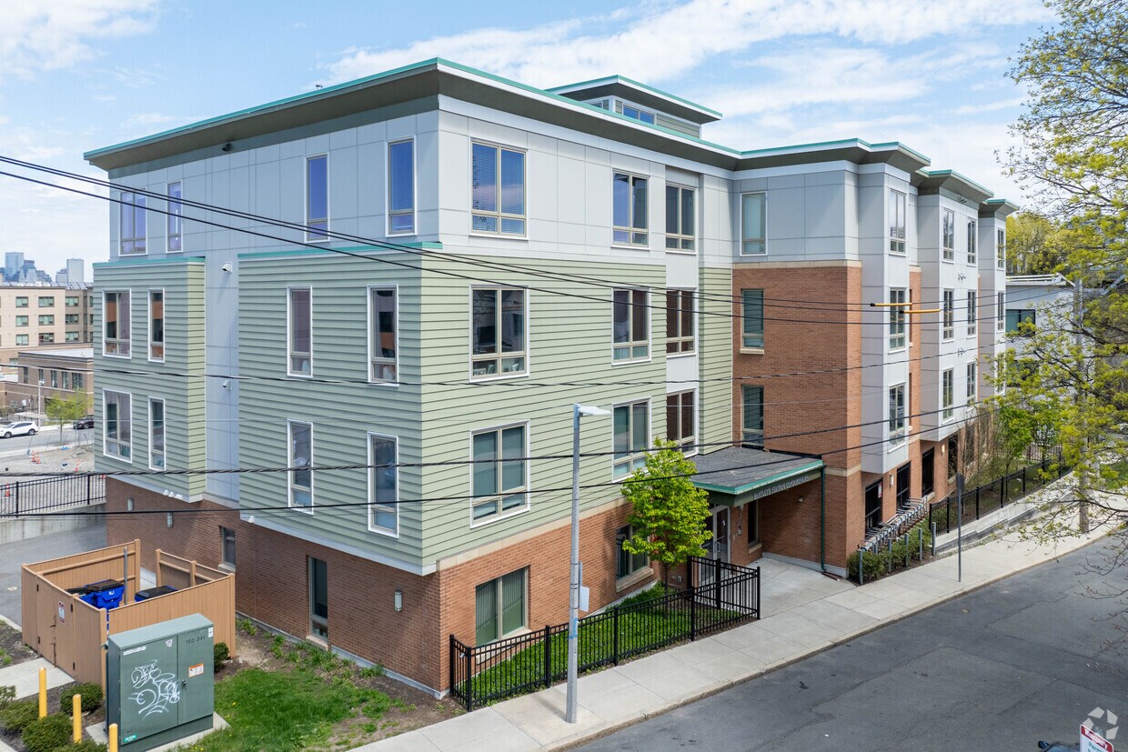 15 Guild Street is located in the Washington Park submarket of Boston. - Bartlett Station Condos