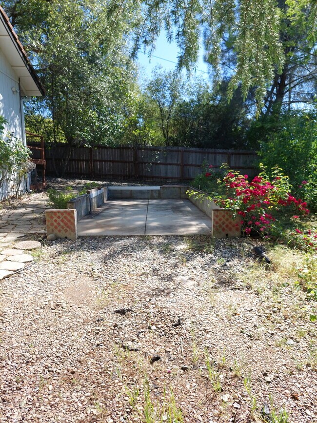 Building Photo - 3838 Los Santos Dr