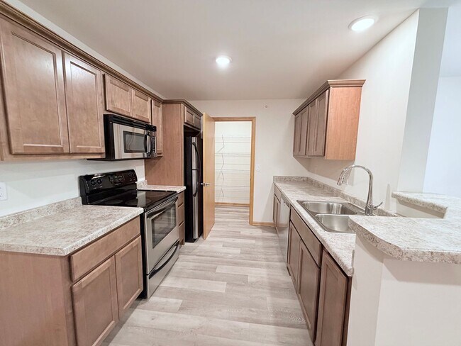 Foto del edificio - 2 Bed / 2 Bath Apartment in Madison, WI 53579