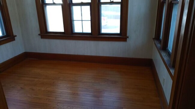 Foto del edificio - 3 Bedroom 2 Bathroom 2 Stall Detached Garage