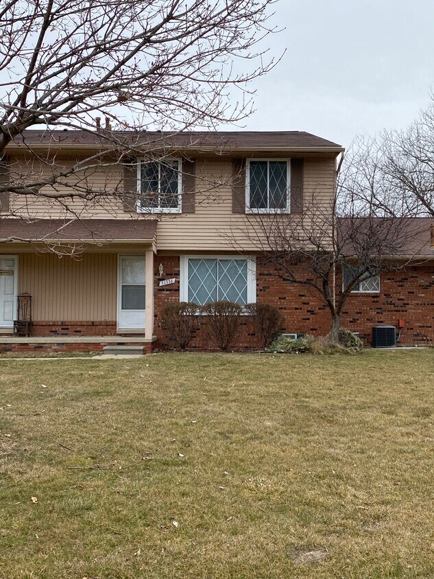 51336 Johns Dr Unit 51336, New Baltimore, MI 48047 Condo for Rent in