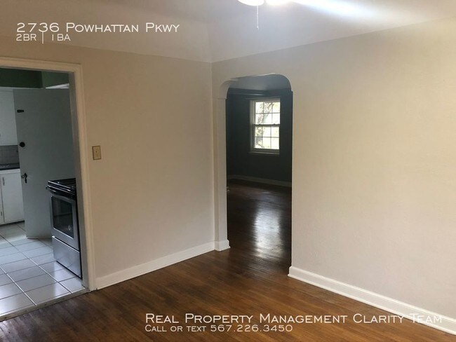 Building Photo - 2 Bed/1 Bath Ottawa Area Upper Duplex Unit