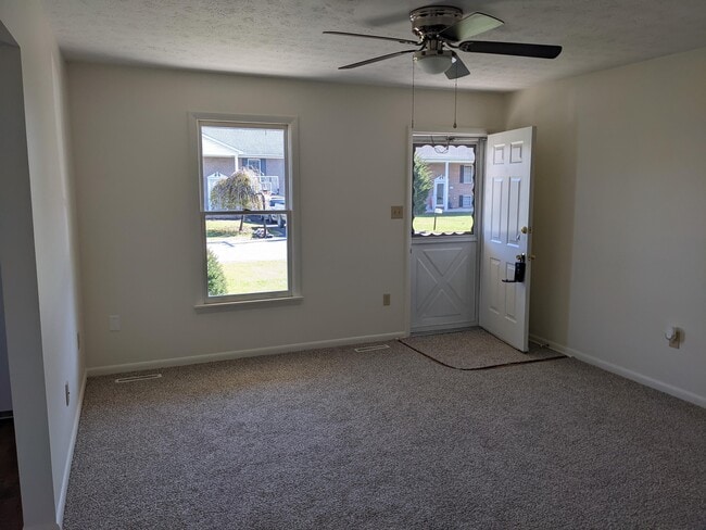 Building Photo - 258 Miller Dr
