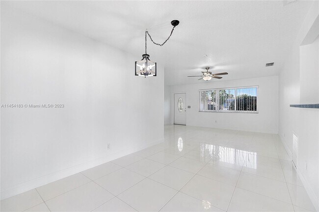 Building Photo - 7721 NW 6th Ct