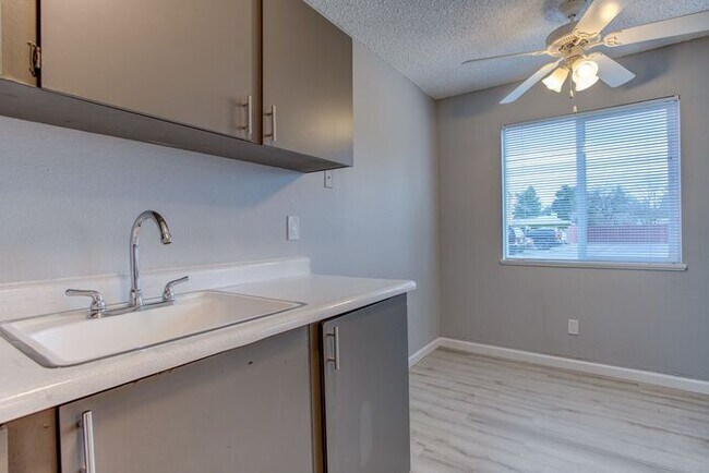 Foto del edificio - Cozy Studio Apartment - 1st Month Free Ren...
