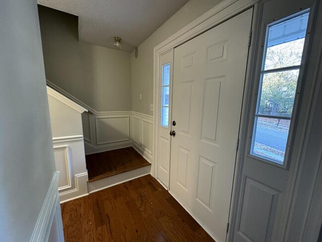 Foto del edificio - 328 Harvestwood Ct