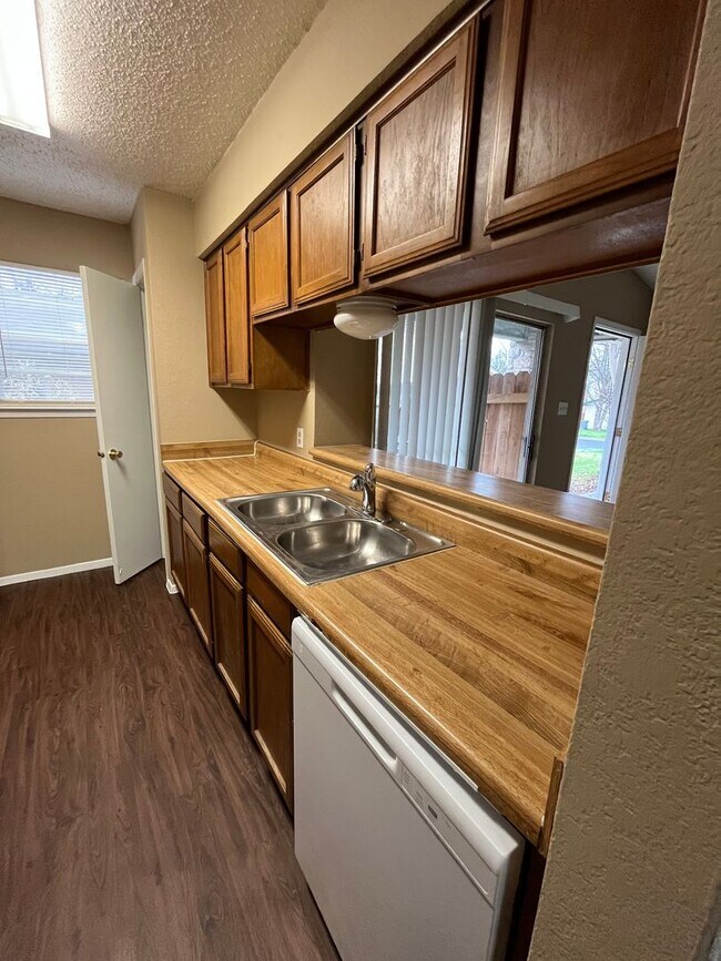 Foto del edificio - 806 Sirocco Dr