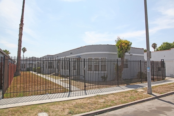 Building Photo - 6518-6522 S Victoria Ave