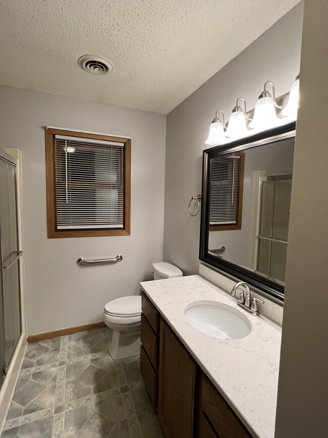 Bathroom - 1403 N Hinman Ave