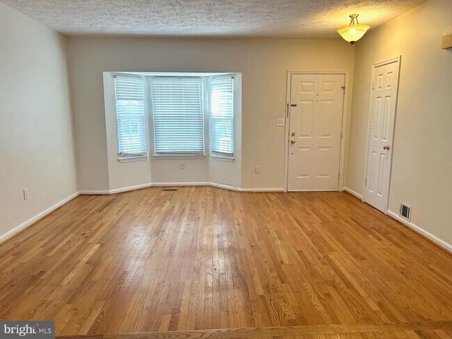 Foto del edificio - 898 Bayridge Dr