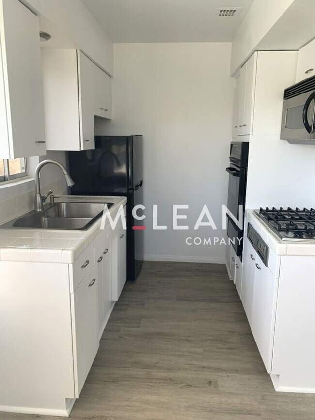 Foto del edificio - Two Bedroom Condo