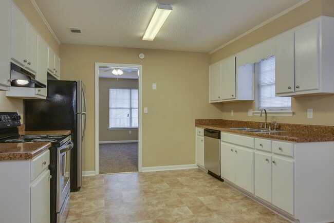 Building Photo - Lovely All Brick Home