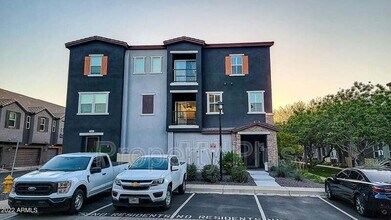 Building Photo - 2362 E Huntington Dr