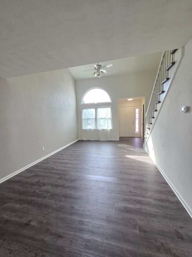 Building Photo - Beautifully renovated 4 bedroom home in Vi...