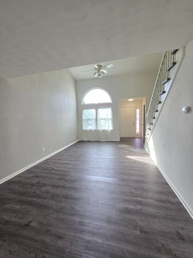 Foto del edificio - Beautifully renovated 4 bedroom home in Vi...