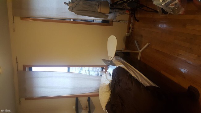 Building Photo - 689 Sackett St