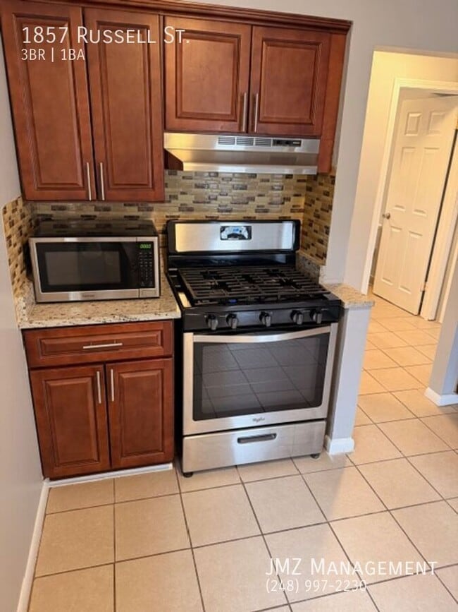 Building Photo - 1857 Russell Ave