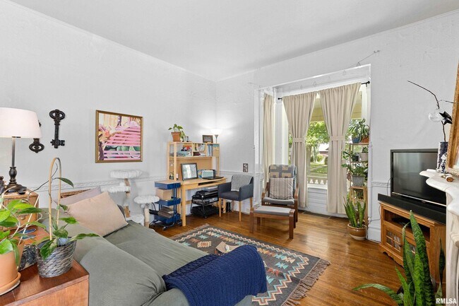 Building Photo - 245 NE Randolph Ave