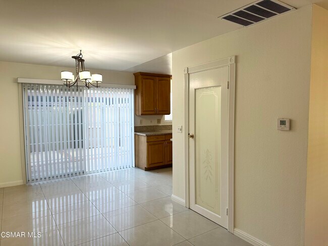 Foto del edificio - 6621 Wilbur Ave