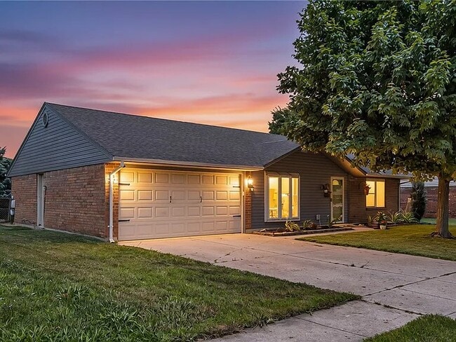 Building Photo - 1221 Warwick Dr