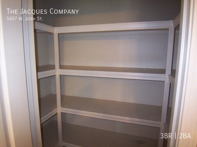 Foto del edificio - 5607 W Josh St
