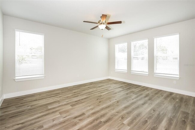 Building Photo - 816 E Voorhis Ave