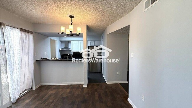 Foto del edificio - 250 El Dorado Blvd