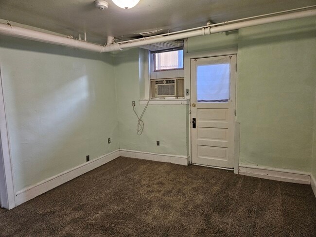 Building Photo - 2910 James Ave S