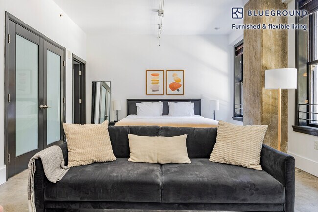 Foto del edificio - 810 S Spring St