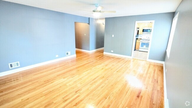 Building Photo - 2115 W Granville Ave