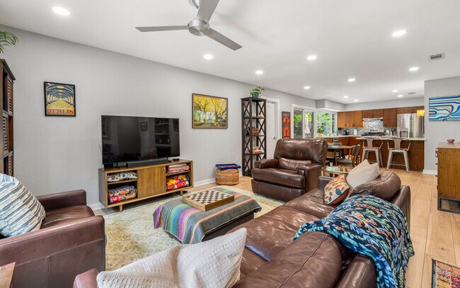 Foto del edificio - Fully Furnished South Austin Gem with Pool & Outdoors Entertainment