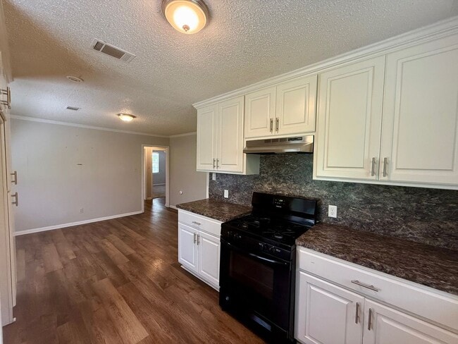 Building Photo - 5105 Lewis Ln