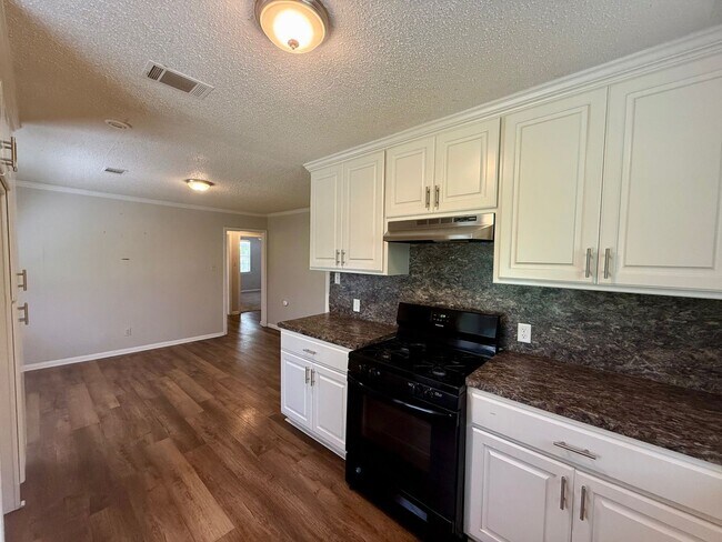 Foto del edificio - 5105 Lewis Ln
