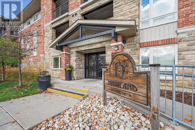 Building Photo - 625 St David St S