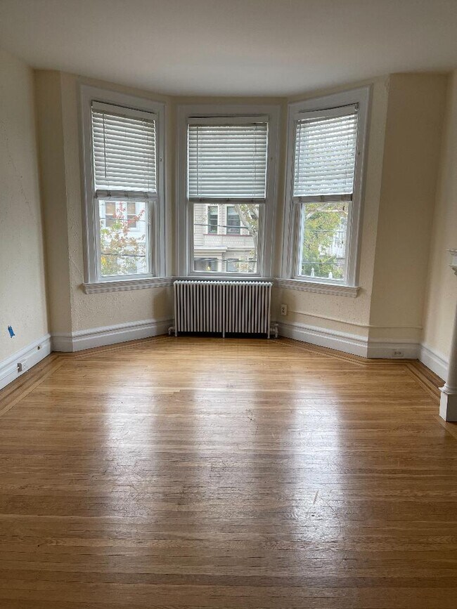 Building Photo - 149 Edgar St