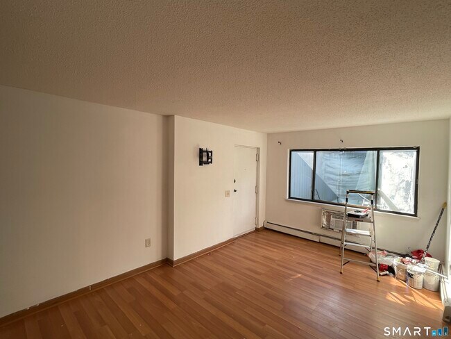 Foto del edificio - 90 Wakelee Rd