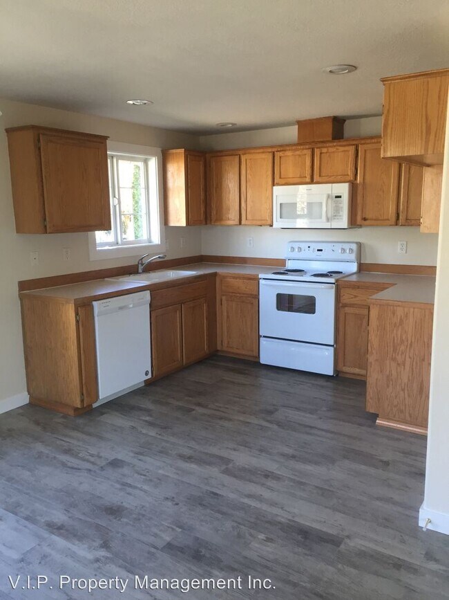 Building Photo - 2 br, 2 bath House - 9036 NE Webster St