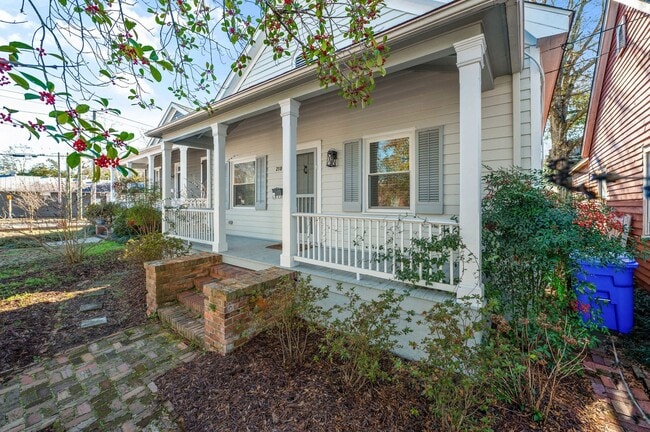 Photo - 3 Bedroom, 2 Bathroom Cottage In the Heart of Downtown Wilmington House