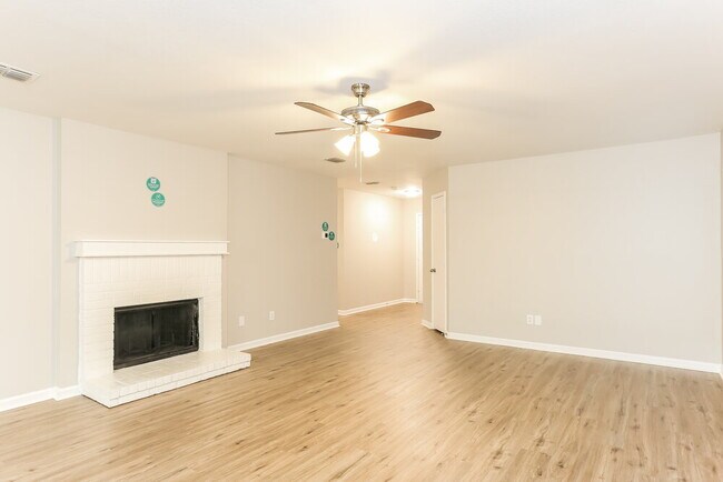 Foto del edificio - 8126 Stowe Springs Ln