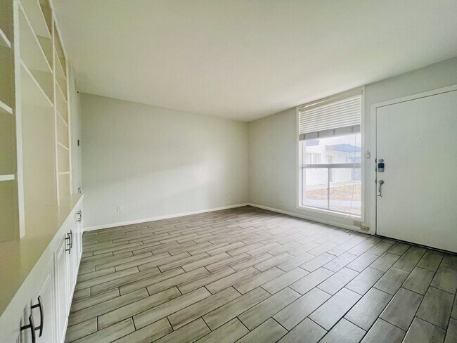 Foto del edificio - 5123 Del Monte Dr