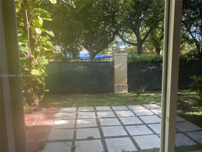 Foto del edificio - 8830 W Flagler St
