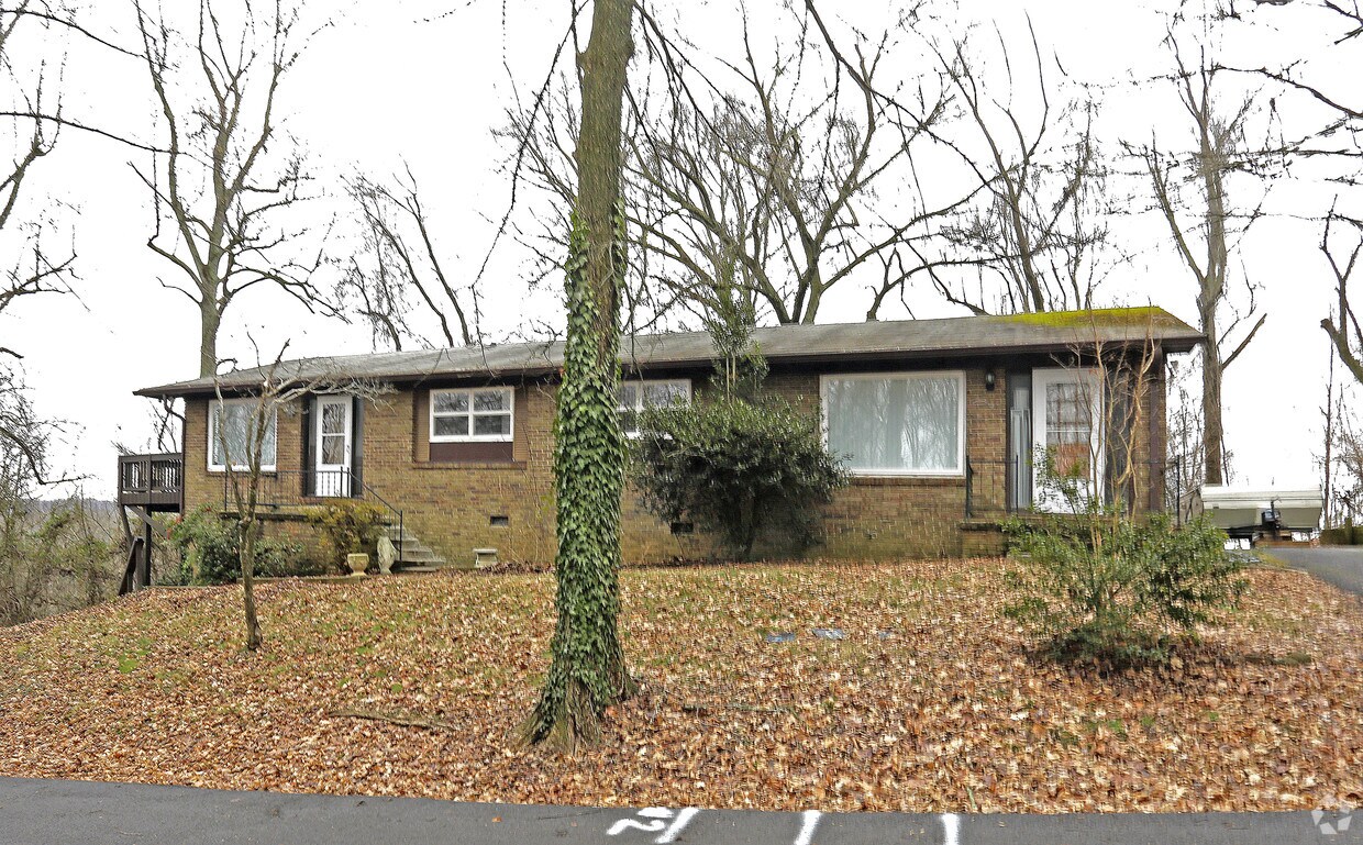 Building Photo - 3232 Yorktown Rd