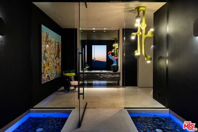 Foto del edificio - 1616 Blue Jay Way