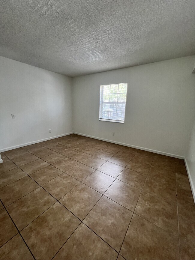 Foto del edificio - 138 Lewfield Cir