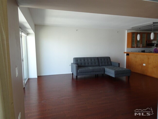 Foto del edificio - 255 N Sierra St