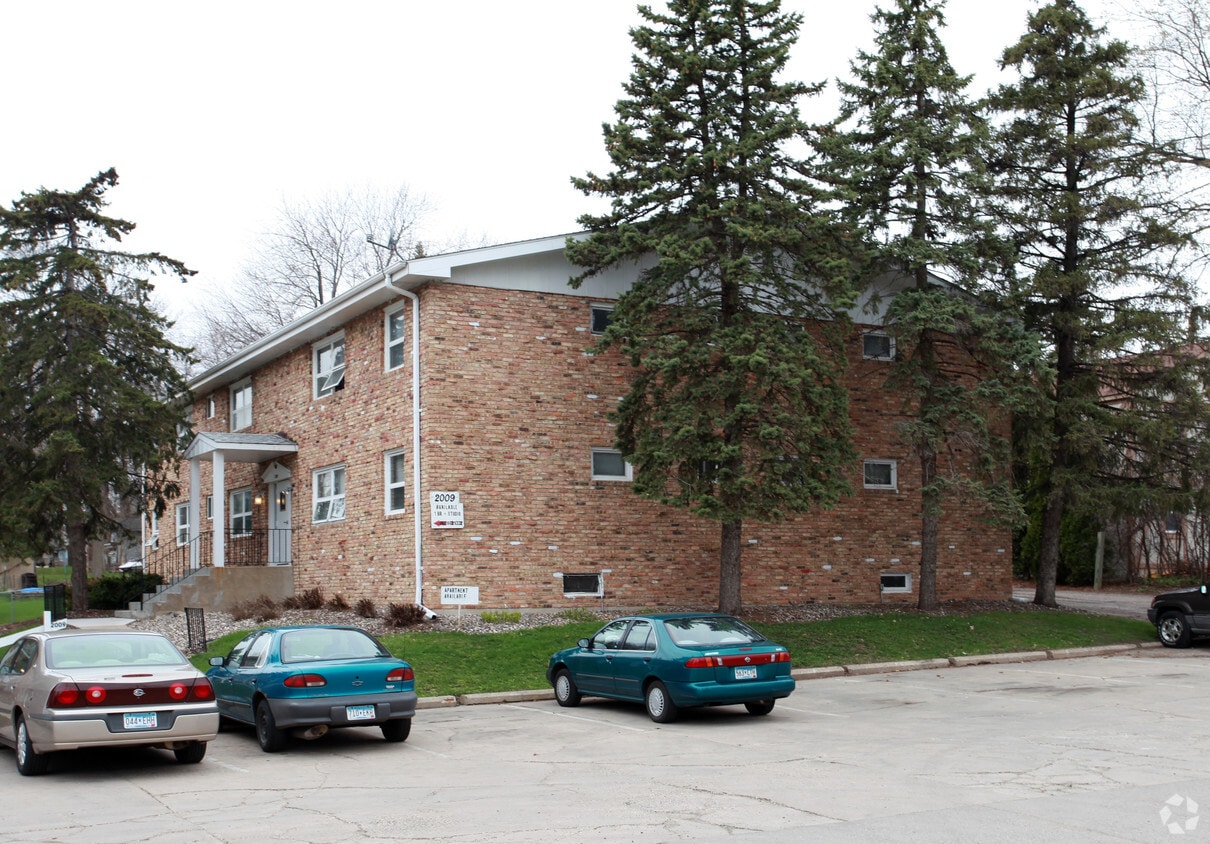 2009 Commerce Blvd, Mound, MN 55364 Apartments in Mound, MN