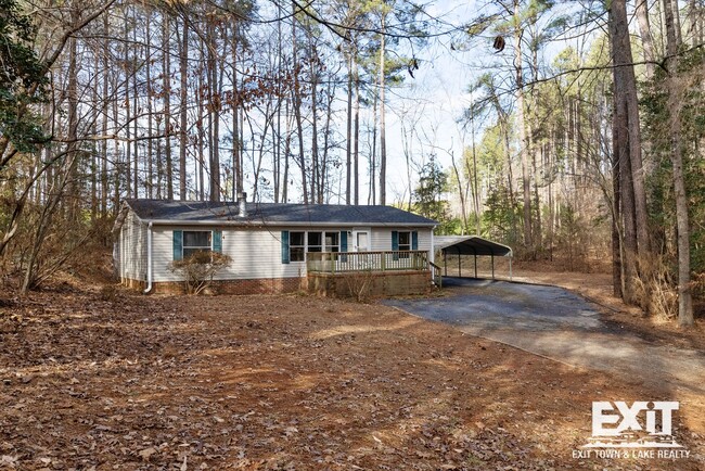 Building Photo - Adorable 3 Bedroom, 2 Bath Home in Great C...