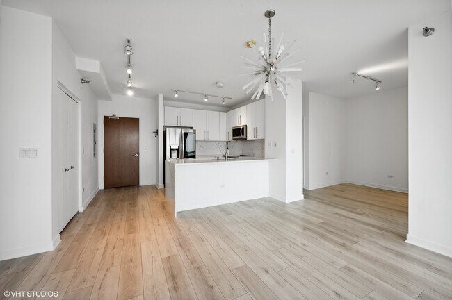 Building Photo - 1841 S Calumet Ave