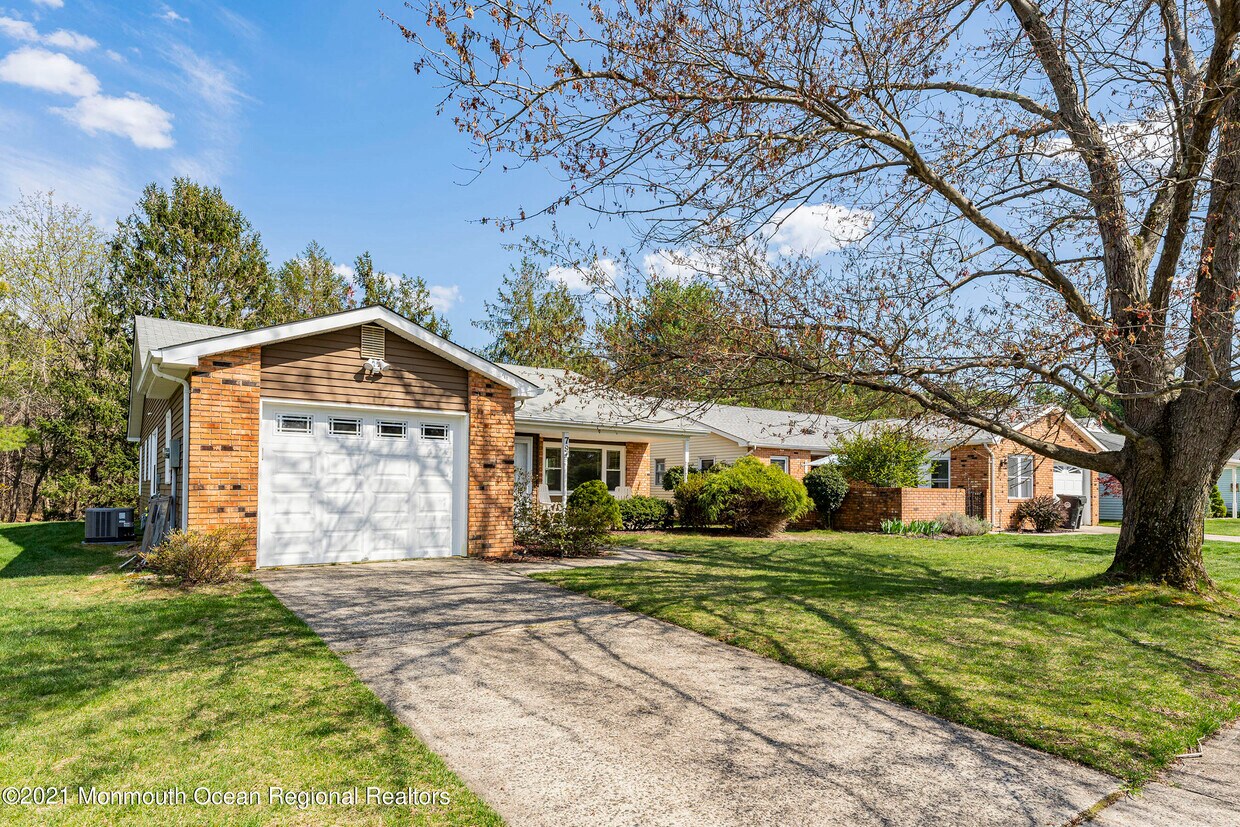 79 Lions Head Blvd S, Brick Township, NJ 08723 House Rental in Brick