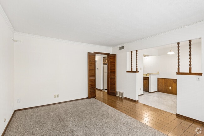 1BR, 1BA - 760SF - Living Room - Franciscan Apartments